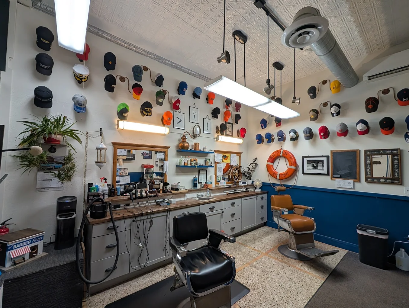 Kenwood Barbers shop interior on Franklin Ave, Minneapolis